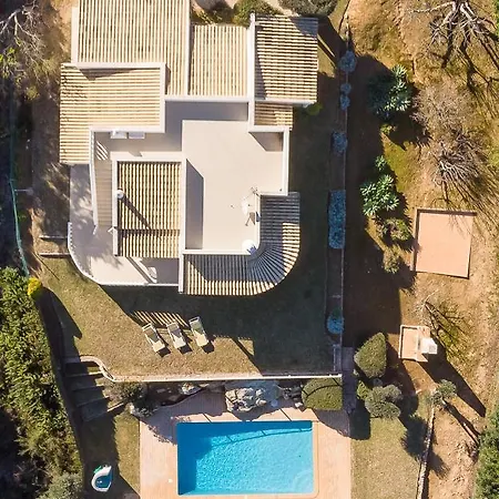 3-bed In 10 Min Drive To The Beach