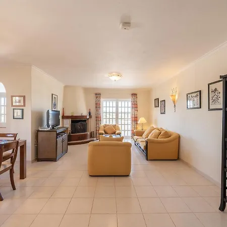 فيلة 3-bed In 10 Min Drive To The Beach