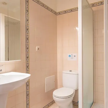 3-bed In 10 Min Drive To The Beach